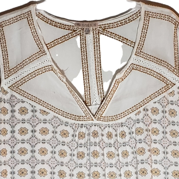 Eliana Rose plus size 2X embellished embroidery neckline floral print top. 788 - Picture 2 of 4